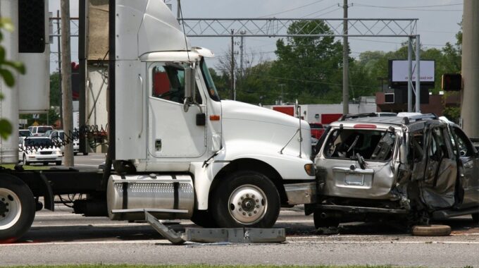 How Do I File a Truck Accident Injury Claim?