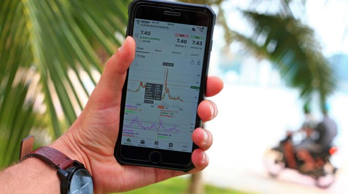Micro-Investing vs Traditional Investing: What’s the Difference?