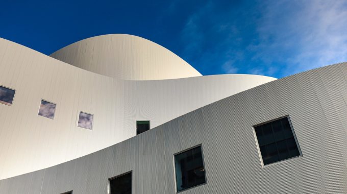 4 Clear Signs That Your Business’ Exterior is in Need of Repairs