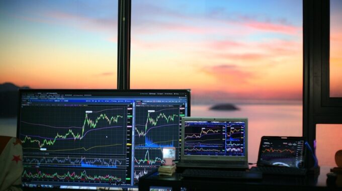 How Stock Valuation Influences Your Investment Timing and Profitability