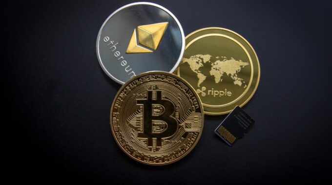 Daily routines of Crypto investors: maximizing rewards and minimizing risks
