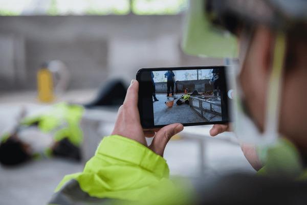 https://www.shutterstock.com/image-photo/smartphone-shooting-on-accidents-unconscious-worker-600nw-1931742170.jpg