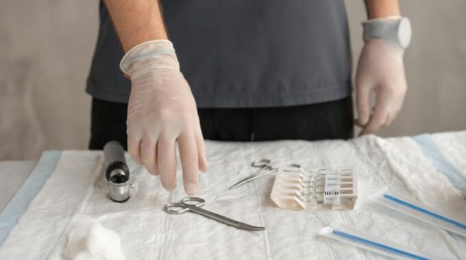 What Are Surgical Technologists and How to Become One